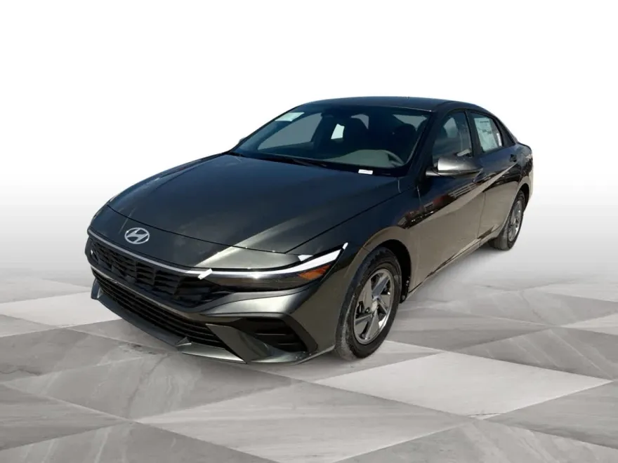 2025 Hyundai Elantra SE photo 1