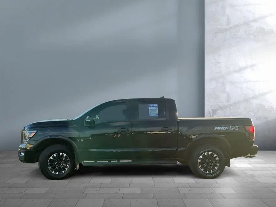 2022 Nissan Titan PRO-4X photo 1