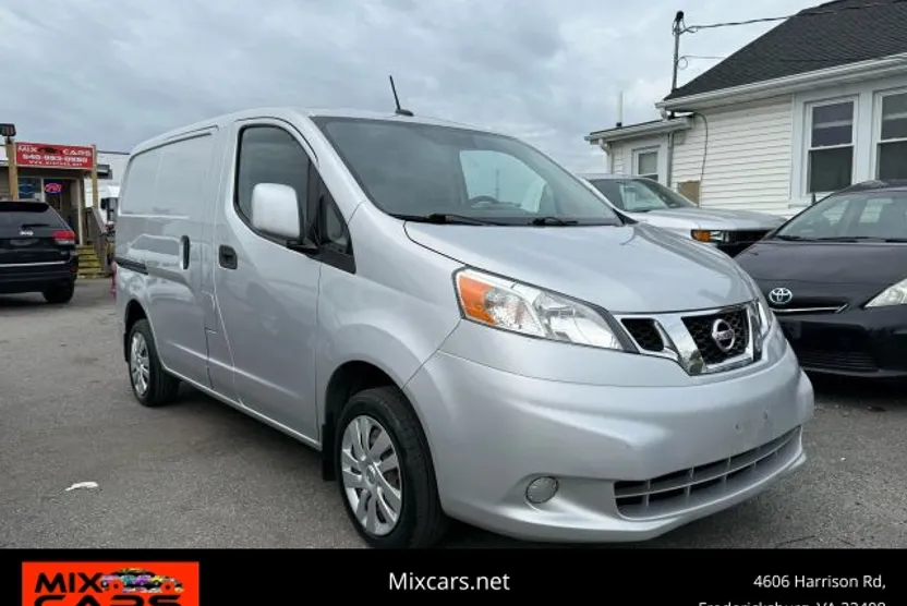 2018 Nissan NV200 SV photo 1