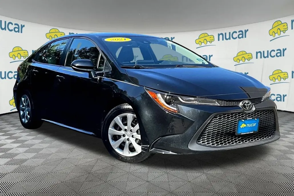 2021 Toyota Corolla LE photo 1