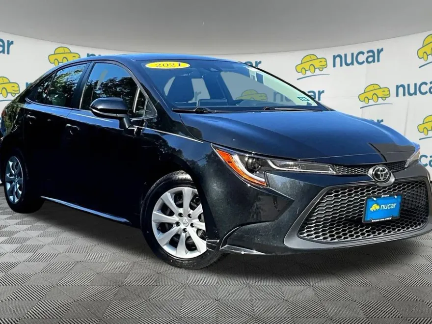 2021 Toyota Corolla LE photo 1