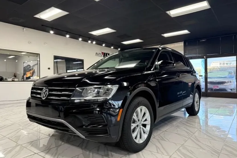 2018 Volkswagen Tiguan Sport photo 1
