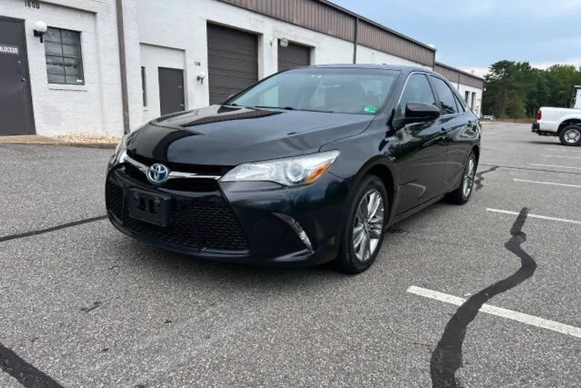2015 Toyota Camry Hybrid SE photo 1