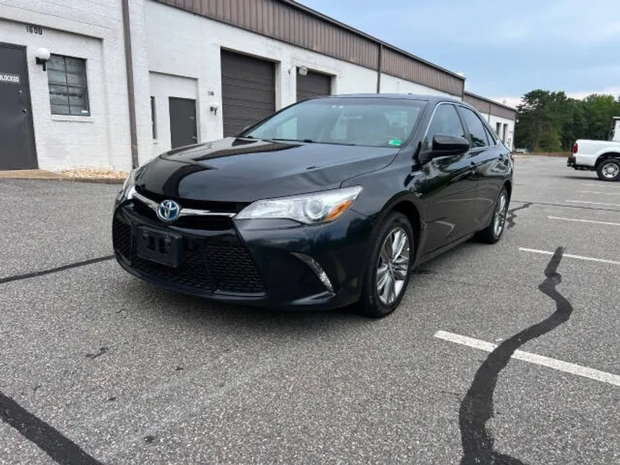2015 Toyota Camry Hybrid SE photo 1