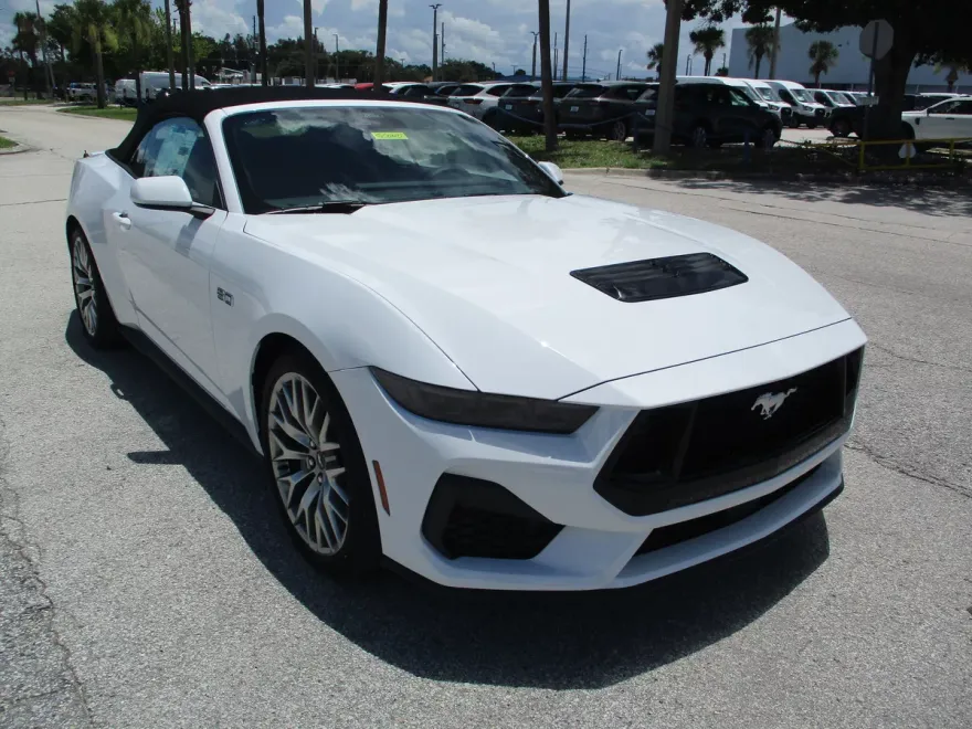 2025 Ford Mustang GT Premium Convertible photo 1