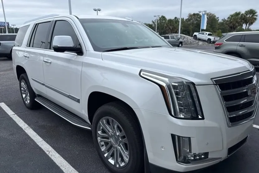 2018 Cadillac Escalade photo 1