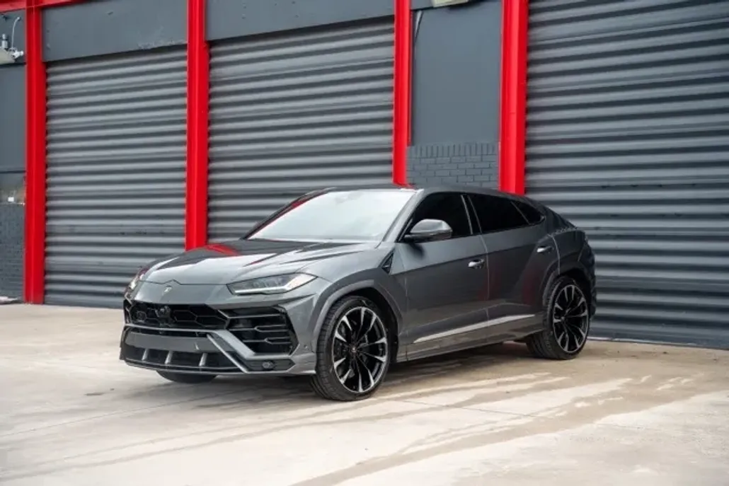 2019 Lamborghini Urus Base photo 1