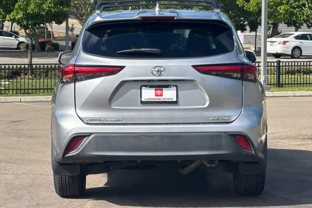 2022 Toyota Highlander XLE photo 1