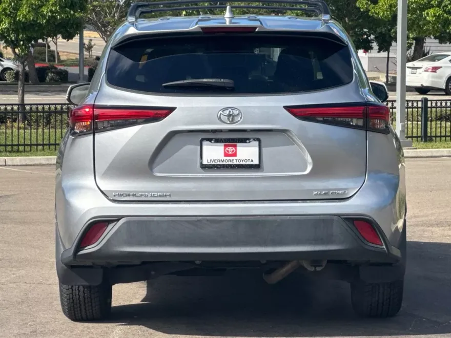 2022 Toyota Highlander XLE photo 1
