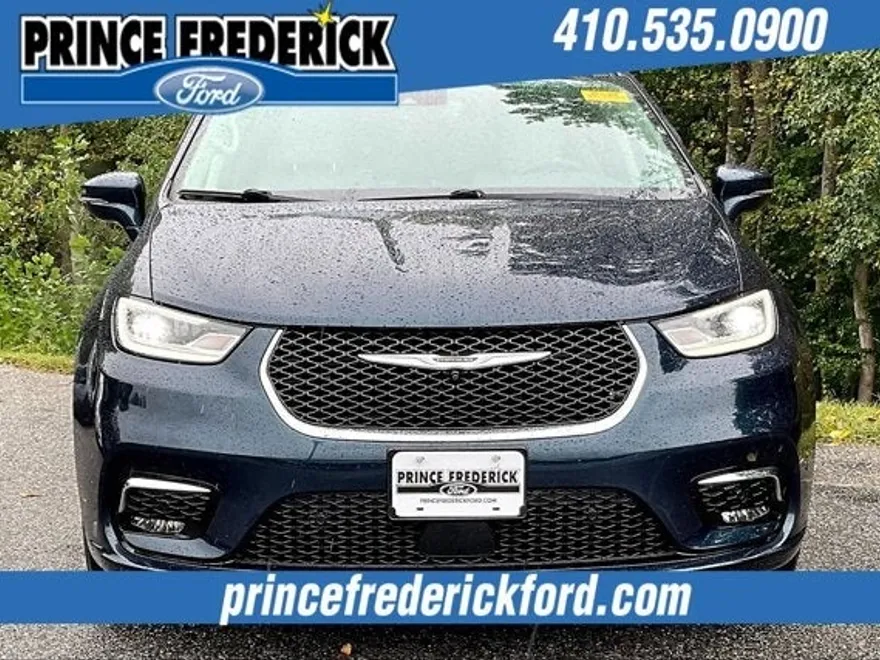 2021 Chrysler Pacifica Touring L photo 1