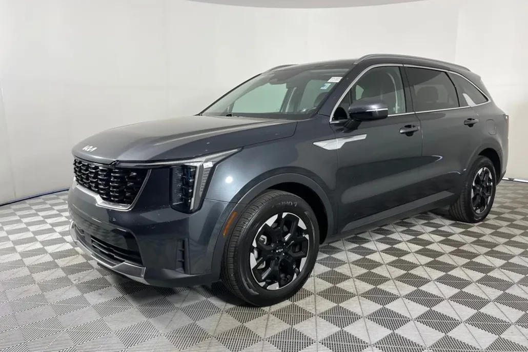 2024 Kia Sorento S photo 1