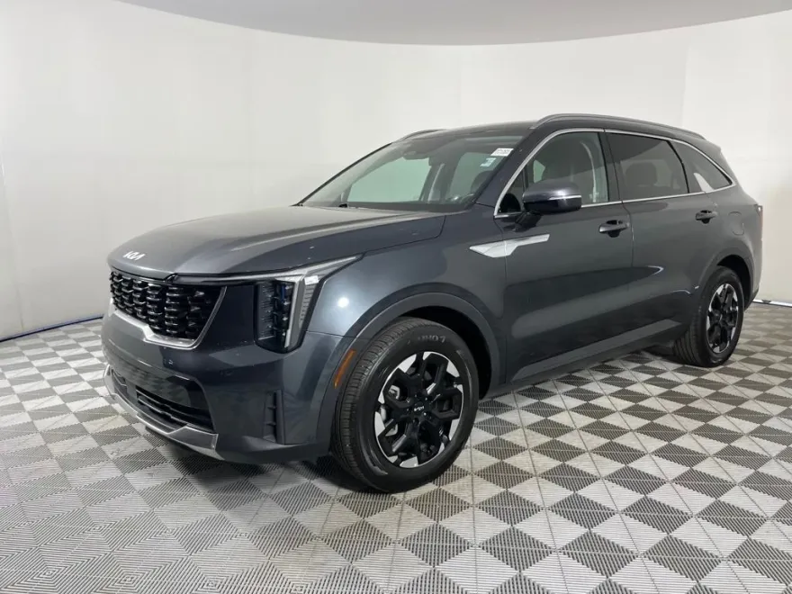 2024 Kia Sorento S photo 1