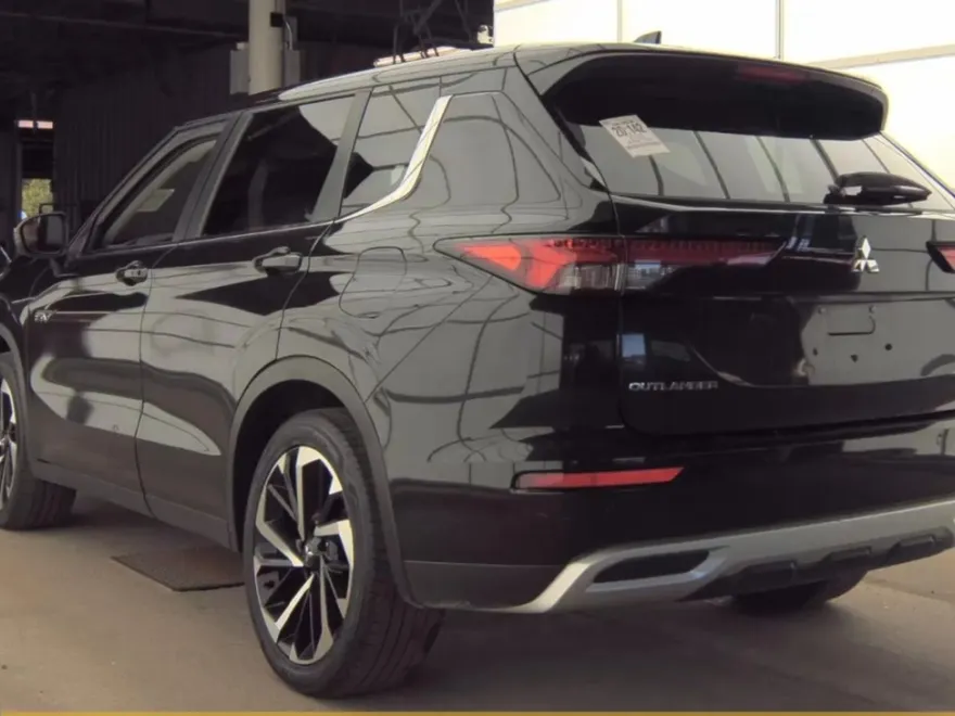 2023 Mitsubishi Outlander PHEV SE photo 1