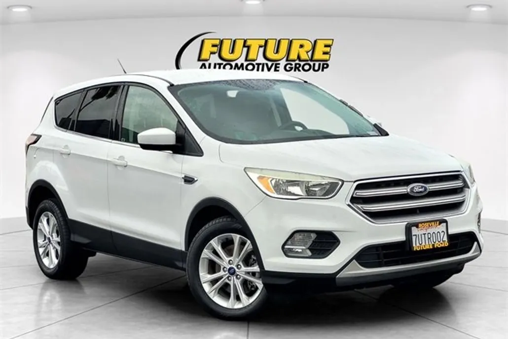 2017 Ford Escape SE Sport photo 1