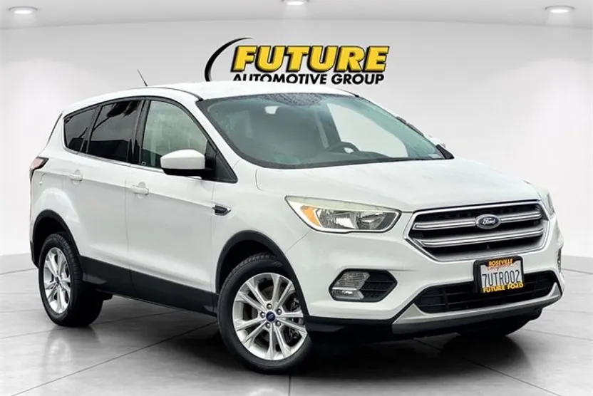 2017 Ford Escape SE Sport photo 1