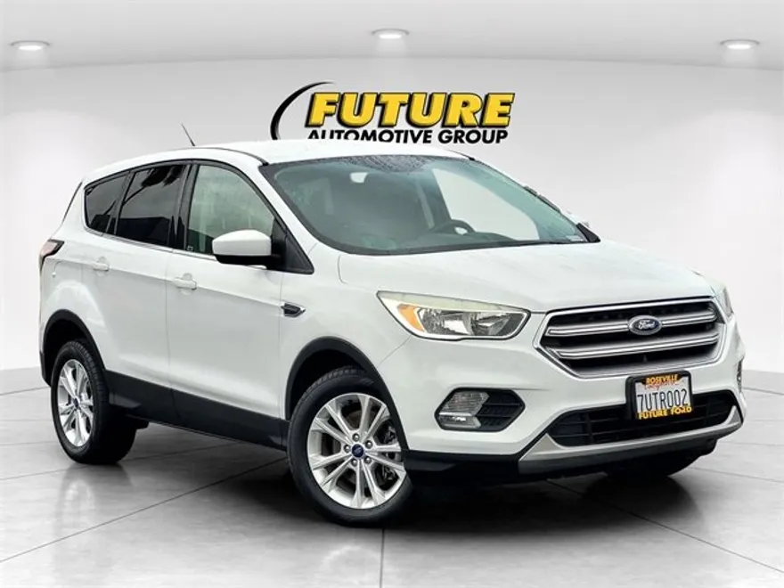 2017 Ford Escape SE Sport photo 1