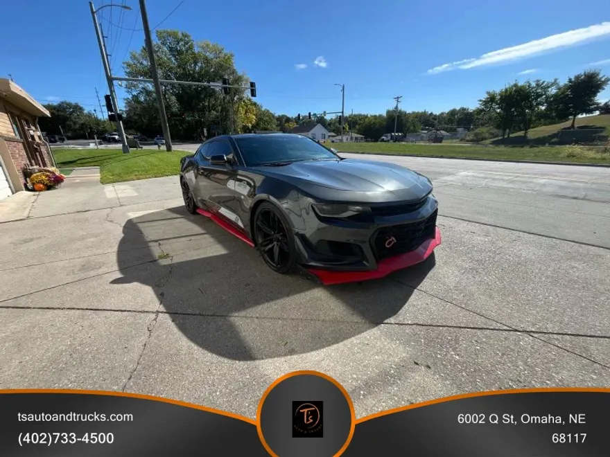 2016 Chevrolet Camaro 1LT photo 1