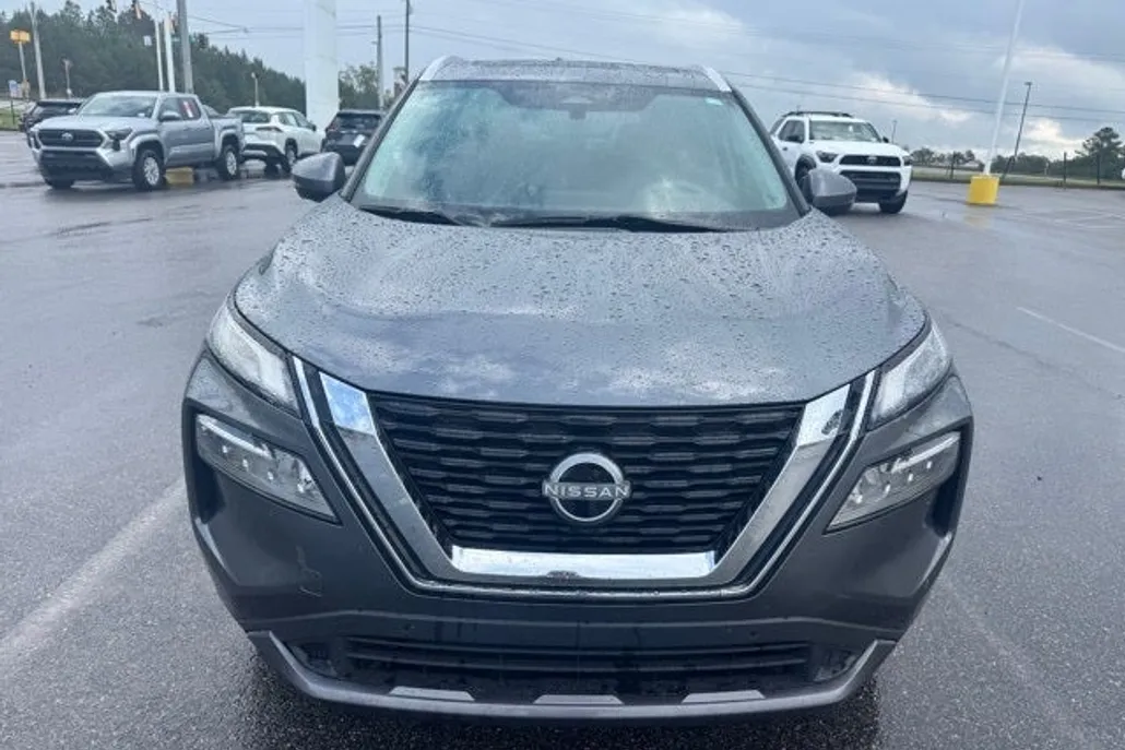 2023 Nissan Rogue SL photo 1