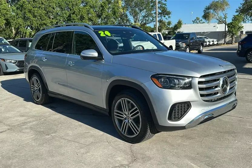 2024 Mercedes Benz GLS 450 4MATIC photo 1