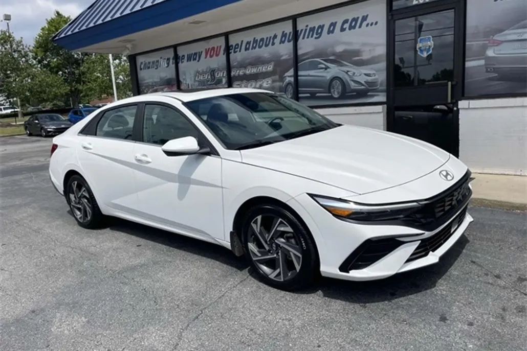 2024 Hyundai Elantra SEL Convenience photo 1