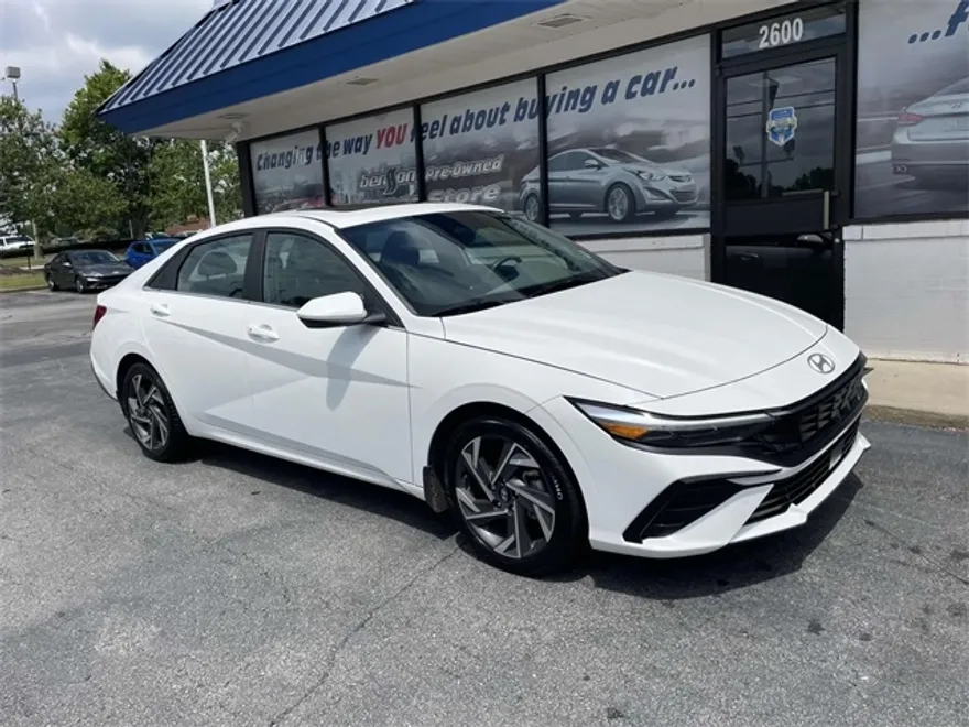 2024 Hyundai Elantra SEL Convenience photo 1