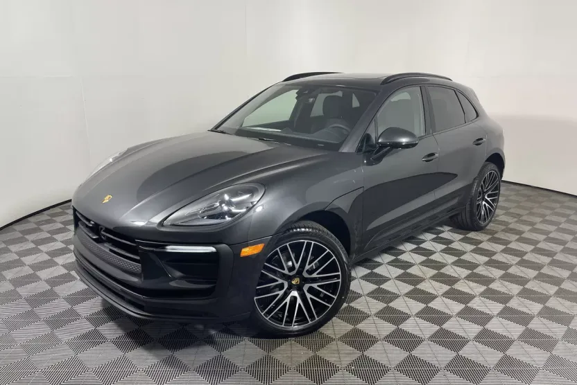 2026 Porsche Macan T photo 1