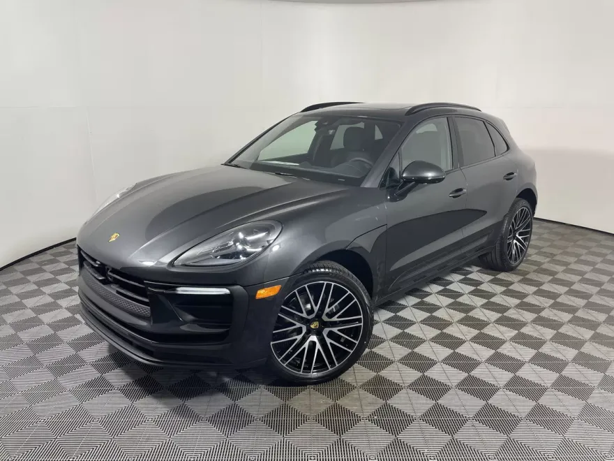 2026 Porsche Macan T photo 1