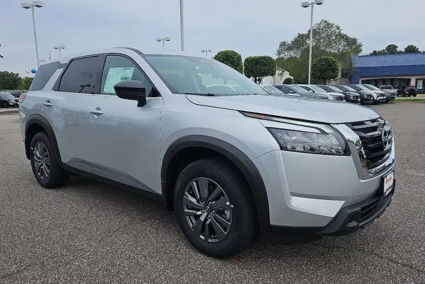 2025 Nissan Pathfinder S photo 1