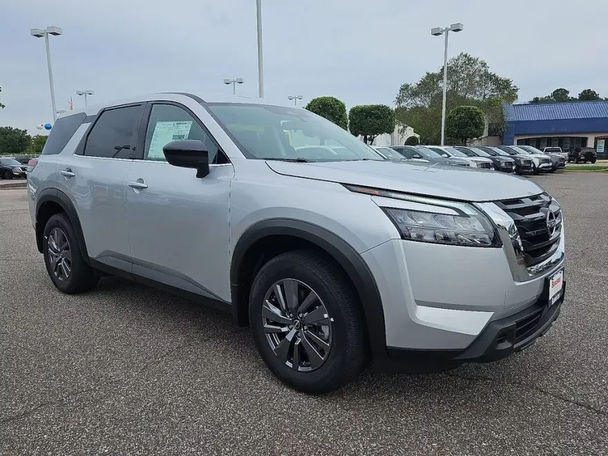2025 Nissan Pathfinder S photo 1