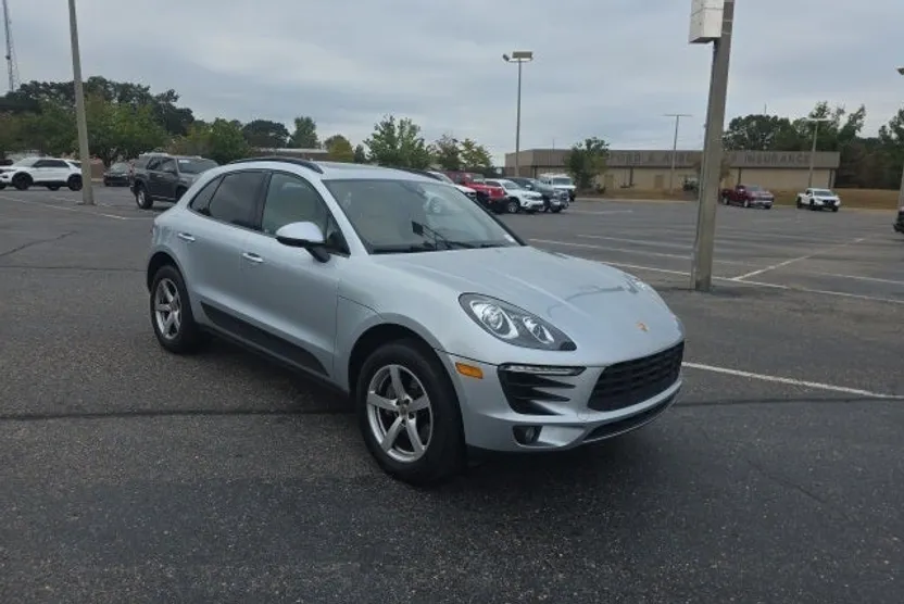 2018 Porsche Macan Base photo 1