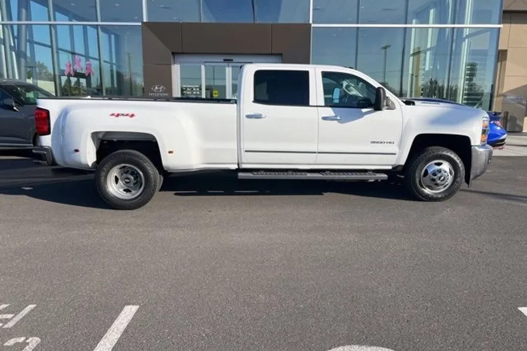 2015 Chevrolet Silverado 3500HD LTZ photo 1