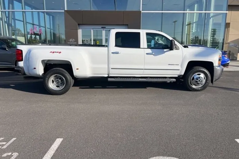 2015 Chevrolet Silverado 3500HD LTZ photo 1