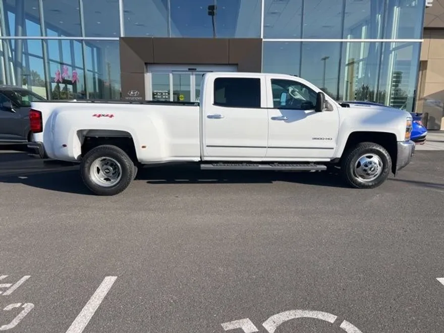 2015 Chevrolet Silverado 3500HD LTZ photo 1