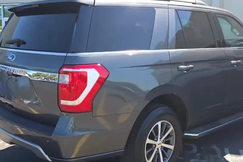 2019 Ford Expedition XLT photo 1