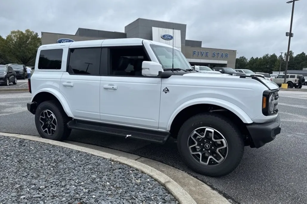 2025 Ford Bronco Outer Banks photo 1