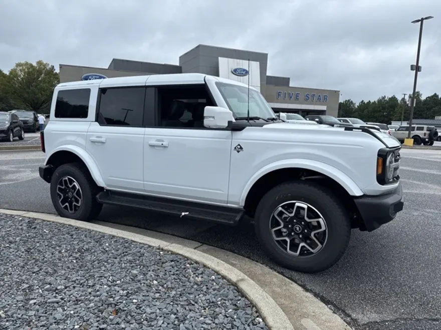 2025 Ford Bronco Outer Banks photo 1