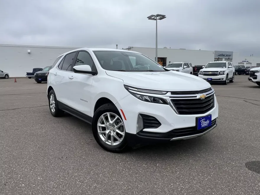2024 Chevrolet Equinox LT photo 1
