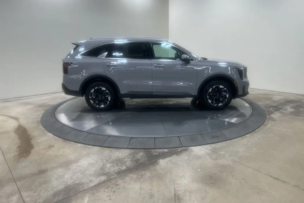 2026 Kia Sorento S photo 1
