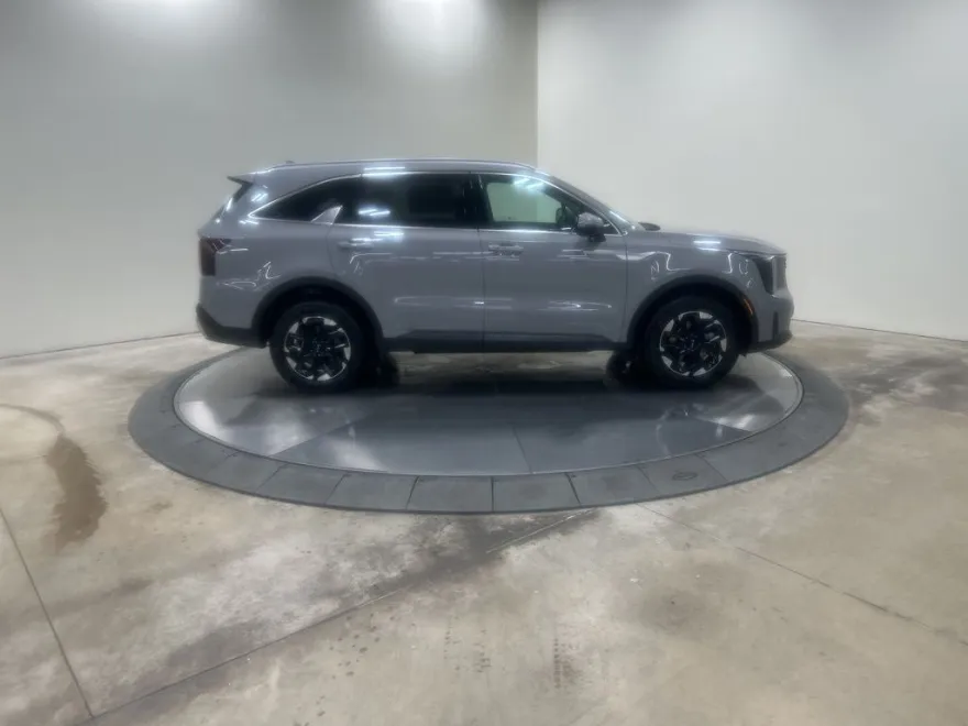 2026 Kia Sorento S photo 1