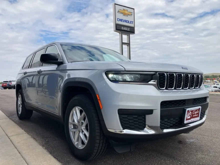 2023 Jeep Grand Cherokee Laredo photo 1