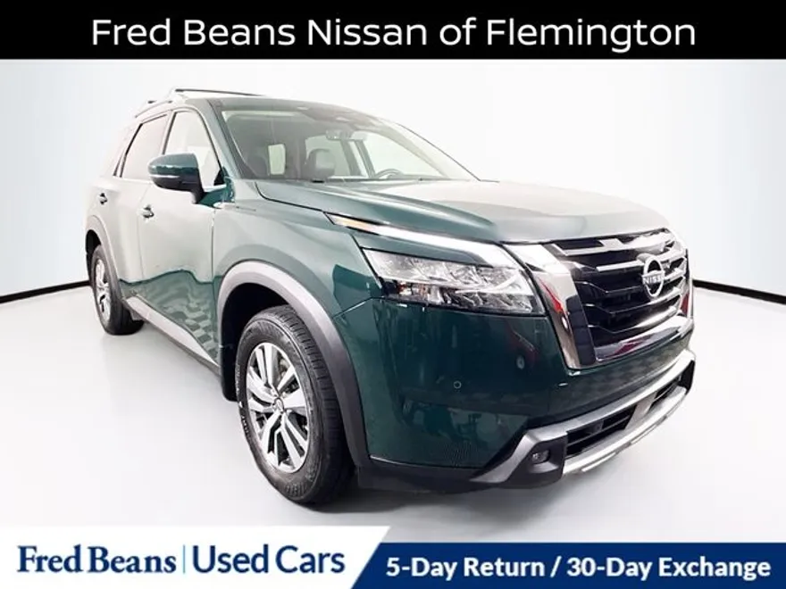 2023 Nissan Pathfinder SL photo 1