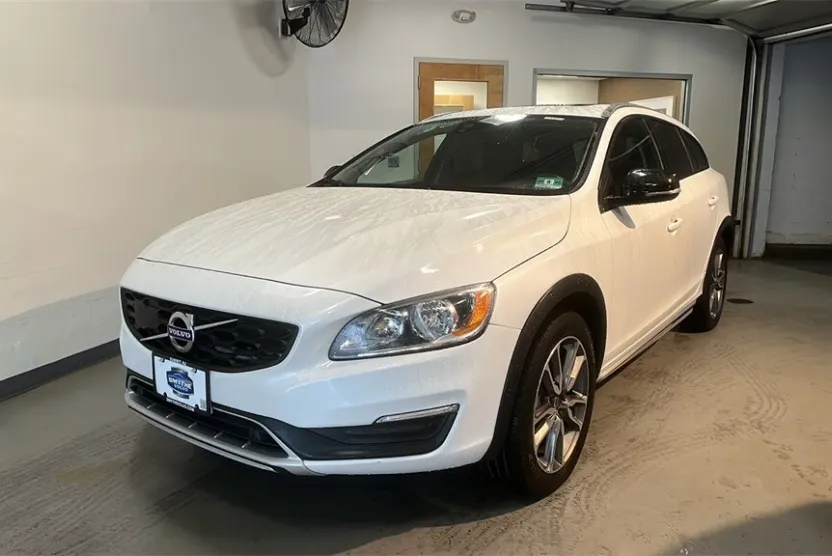 2018 Volvo V60 Cross Country T5 photo 1
