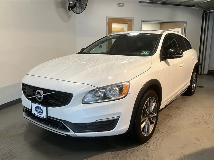 2018 Volvo V60 Cross Country T5 photo 1