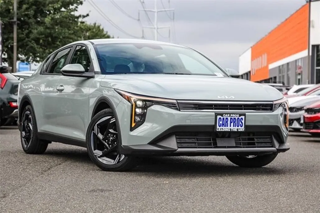 2025 Kia K4 EX photo 1