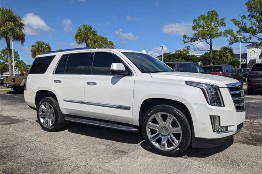 2017 Cadillac Escalade Luxury photo 1