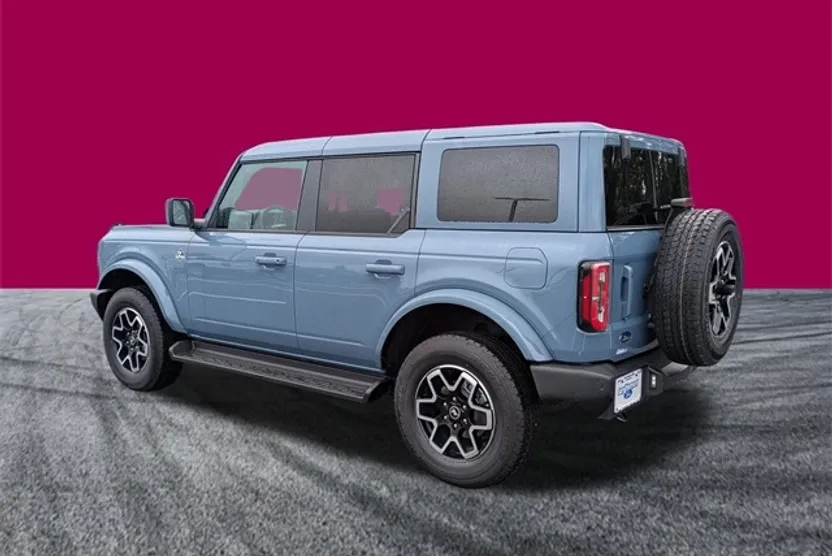 2025 Ford Bronco Outer Banks photo 1