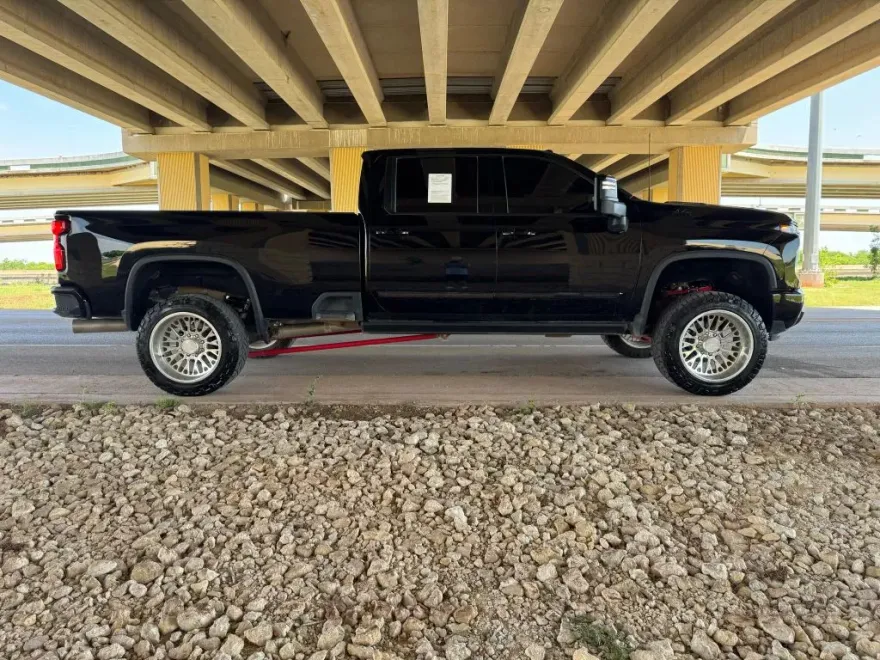 2024 Chevrolet Silverado 3500HD High Country photo 1