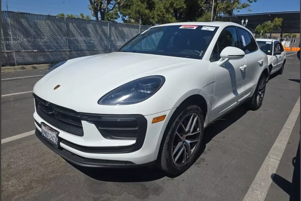 2024 Porsche Macan Base photo 1