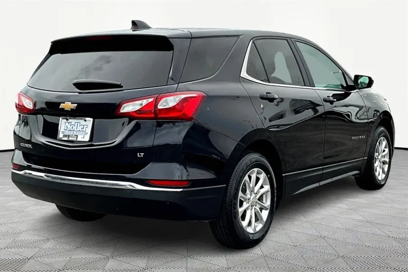 2021 Chevrolet Equinox LT photo 1