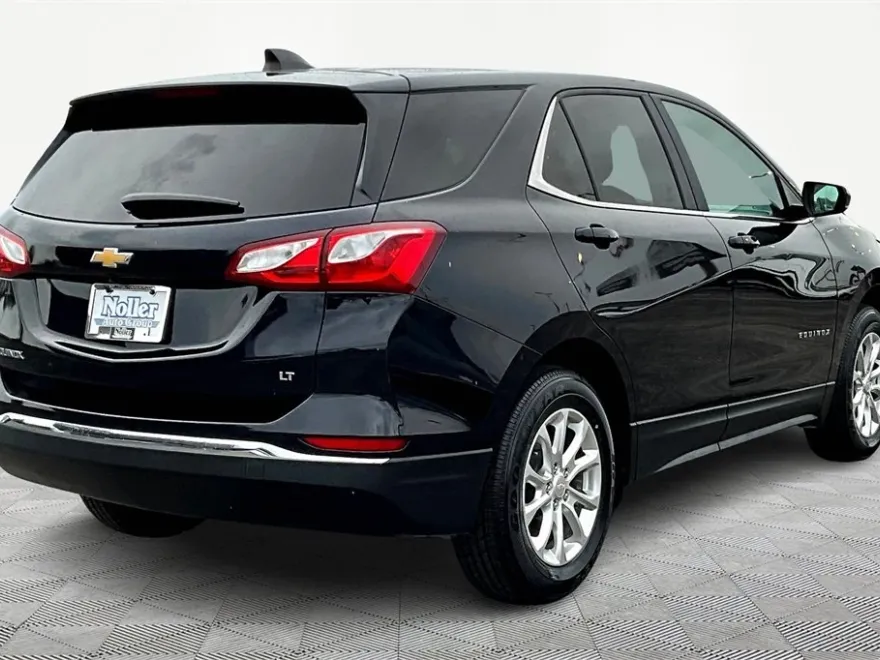 2021 Chevrolet Equinox LT photo 1
